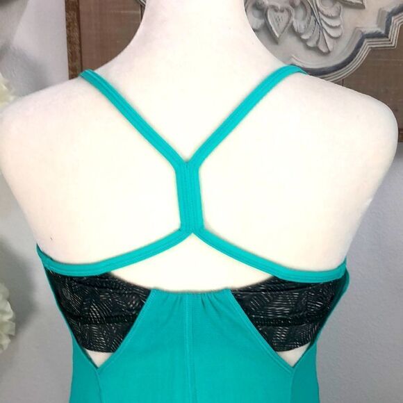 Lululemon roll out teal Bali Breeze workout top w/built in bra - Picture 5 of 12